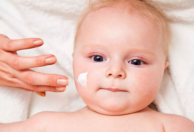 宝宝冬天脸干燥，4 个方法呵护娃的娇嫩肌肤