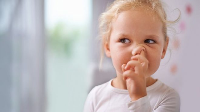 宝宝鼻涕中有血丝，家长该怎么办？