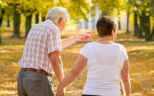 老年人发生婚外恋的危害 预防老年人出轨的方法