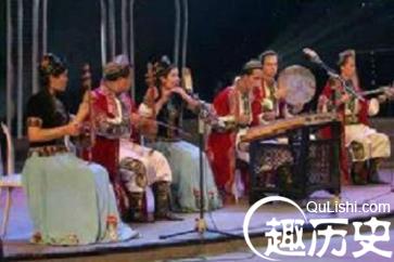 维吾尔族音乐 维吾尔族的民歌是怎样发展的