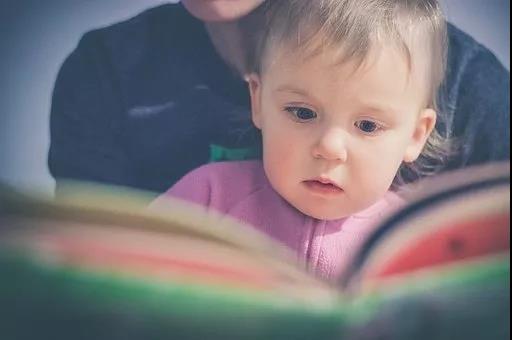 3个月大的宝宝就能“看书”？原来绘本还可以这样读！