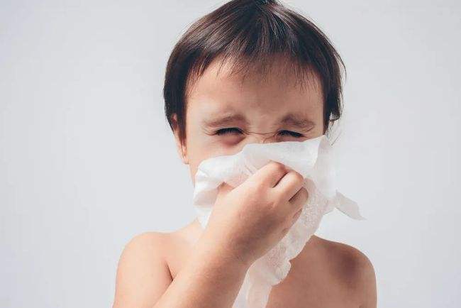 孩子鼻塞如何缓解，可以滴茶油或母乳来通鼻吗？