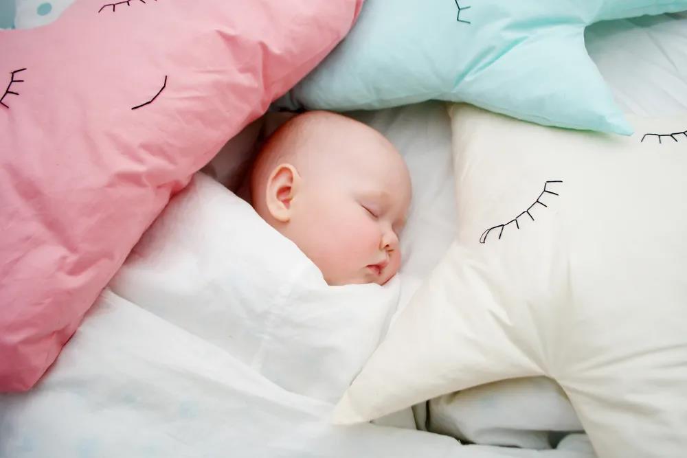 宝宝多大需要用枕头？不要早于这个年龄