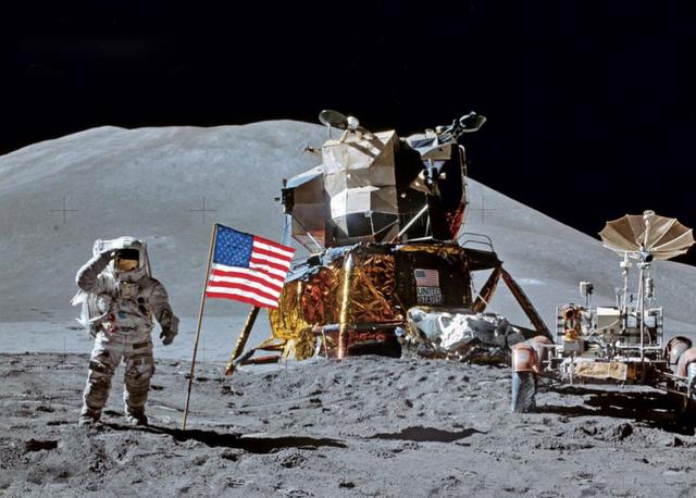 美国“送”给荷兰的月球岩石是假货？月岩变木化石，玩笑开大了
