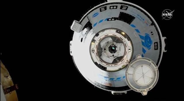 星际线飞船与国际空间站对接，入轨过程中2台发动机失效