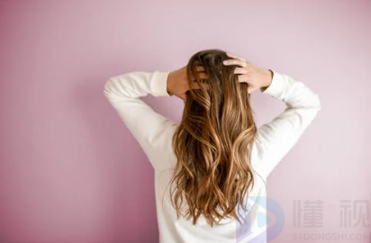 基础的美发操作都有哪些 烫发和染发的不良影响 都会伤害头皮