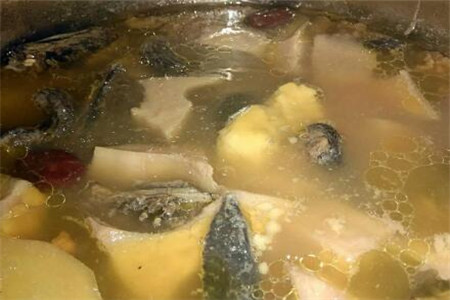 榴莲壳煲鸡汤的做法，常吃功效多