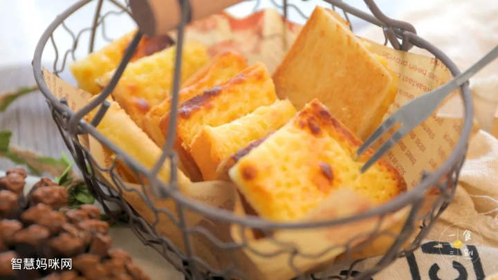金黄浓郁的岩烧乳酪面包片怎么做