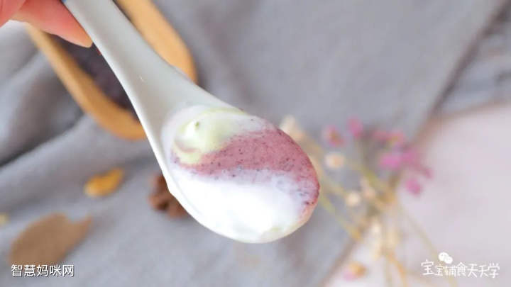 天然健康的牛油果紫米酸奶杯怎么做