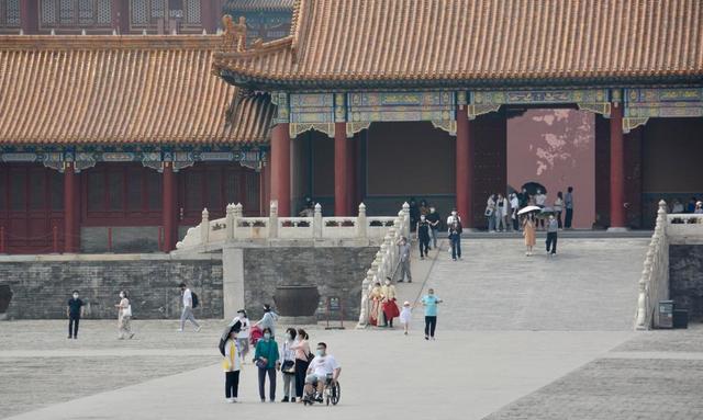 组图 | 北京故宫博物院游客流量逐日增加