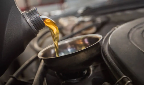 新车开多久换机油最好-汽车机油在哪里买最可靠