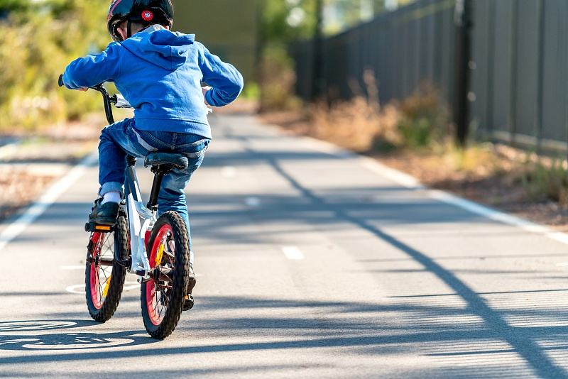 孩子小，骑单车会影响关节吗？