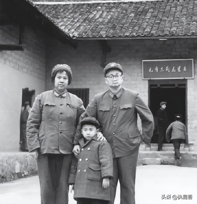 1976年毛主席去世，毛岸青没去送葬，毛新宇：那是他最大的遗憾