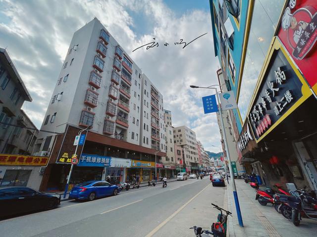 广州市白云区著名的“百亿淘宝村”，据说好多网红主播都住在这里
