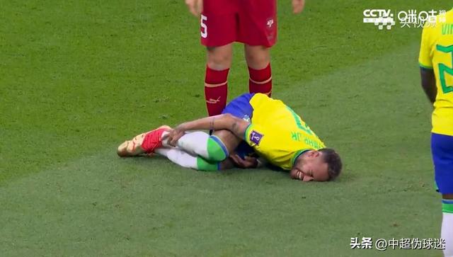 内马尔哭了！遭对手9次犯规+脚踝明显肿胀，巴西争冠蒙上阴影？