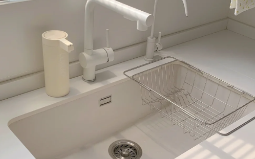 纳米水槽和不锈钢水槽哪个好-水槽用美缝剂还是玻璃胶封边