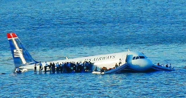 飞行员贾迈勒关闭发动机，飞机36秒后坠深海，217位乘客无一生还
