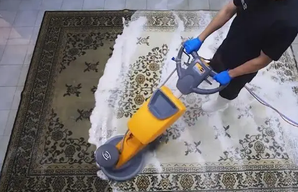 清洗地毯可以用洗衣粉吗-自己在家怎样清洗地毯