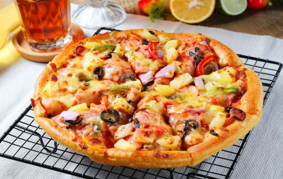 一块披萨的热量相当于几碗饭-吃披萨和米饭哪个容易胖