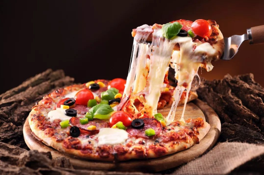 披萨上面一般都放什么蔬菜水果好吃-披萨上放什么食物最好吃